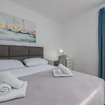 Δωμάτια σε οικογενειακή κατοικία Marina